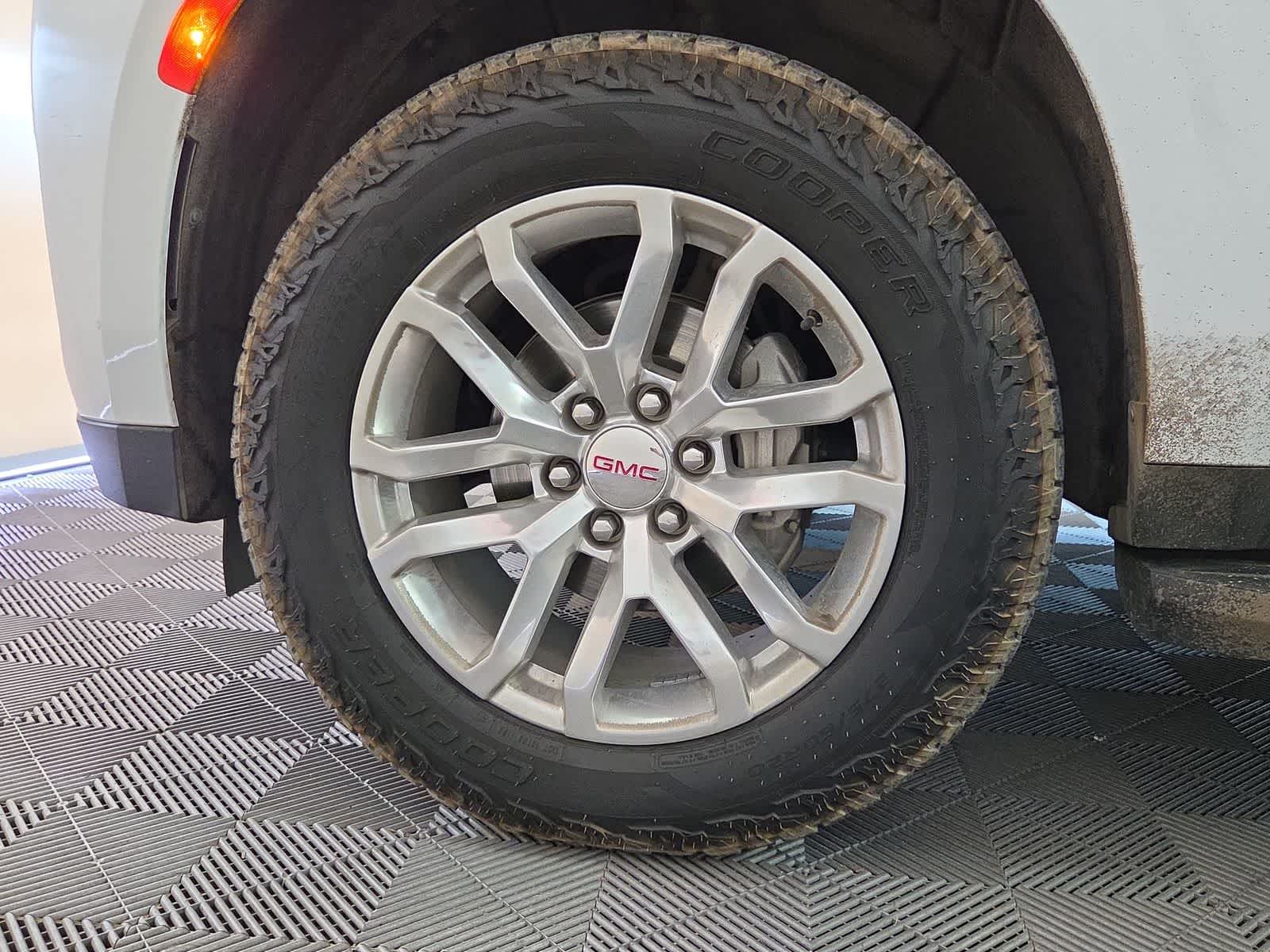 2024 GMC Yukon SLT