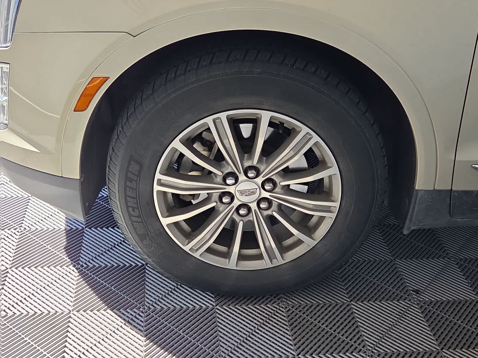2017 Cadillac XT5 Luxury FWD