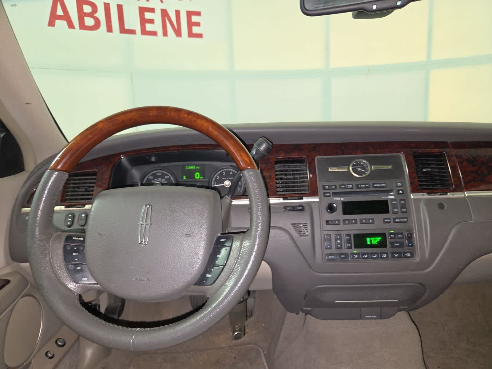 2007 Lincoln Town Car Signature Limited