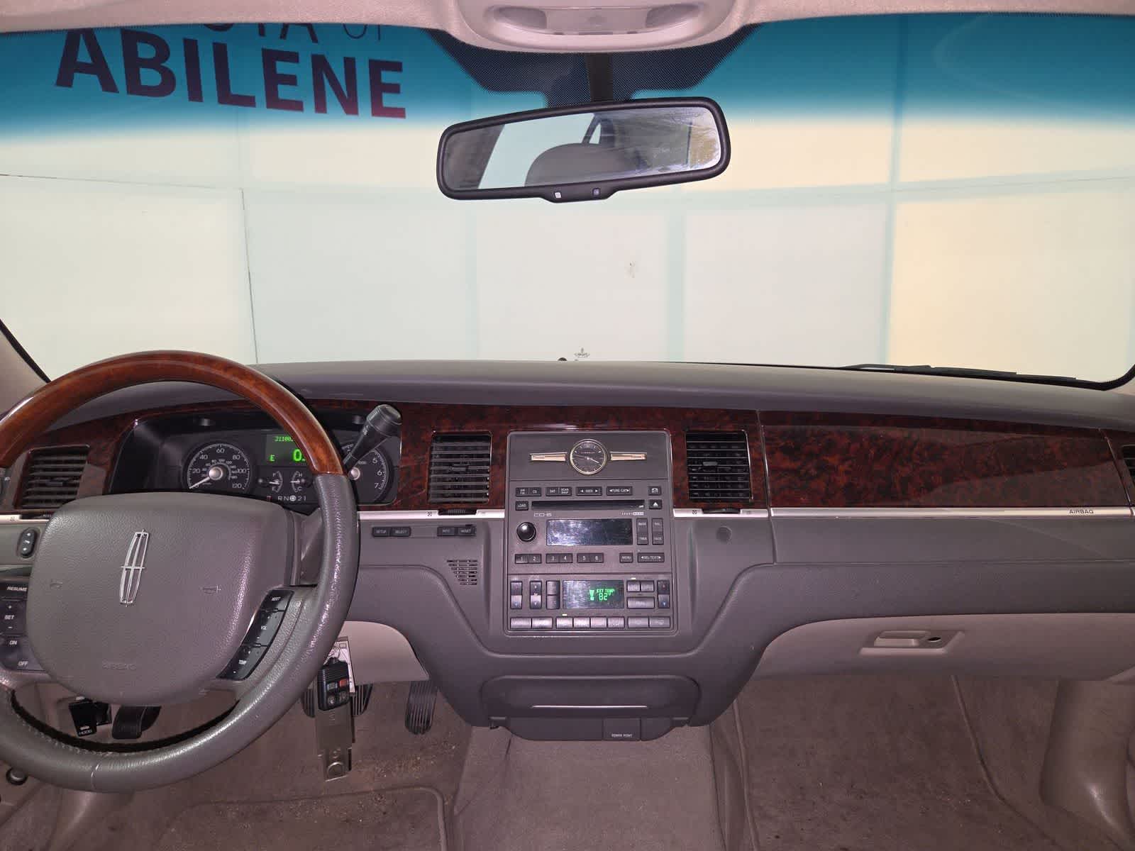 2007 Lincoln Town Car Signature Limited