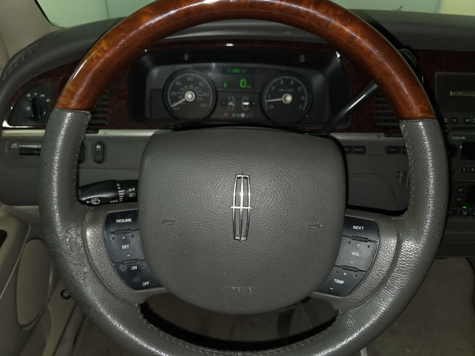 2007 Lincoln Town Car Signature Limited