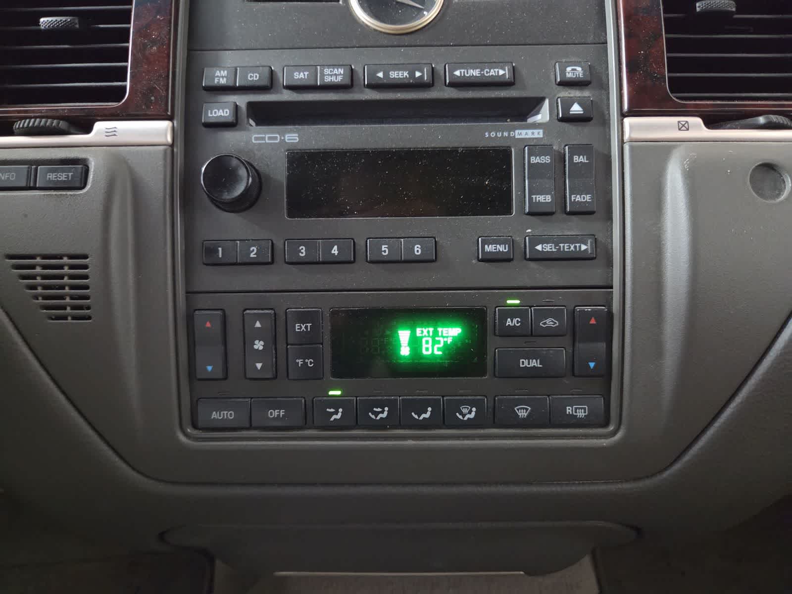 2007 Lincoln Town Car Signature Limited