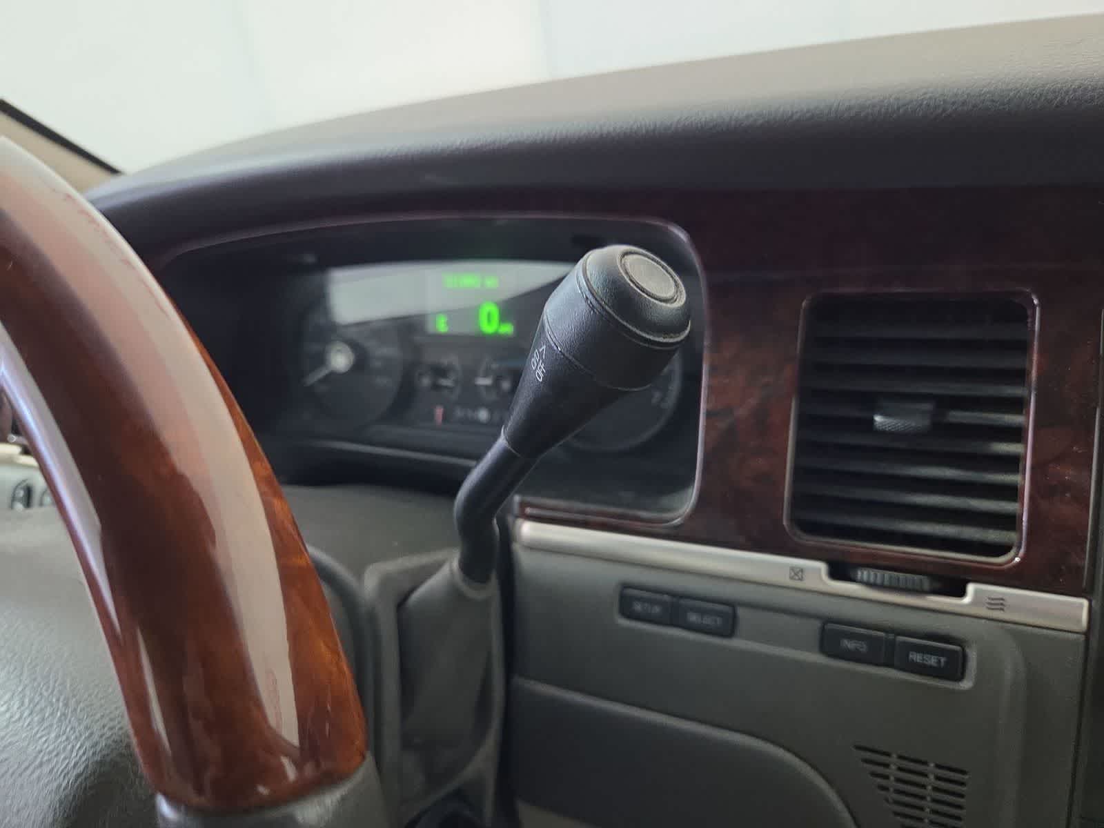 2007 Lincoln Town Car Signature Limited