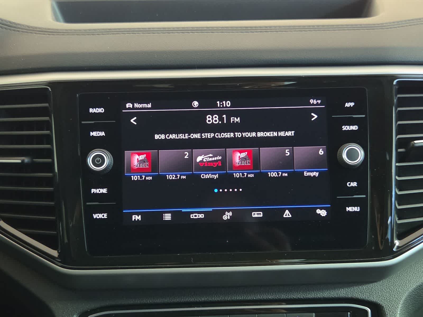 2022 Volkswagen Atlas 3.6L V6 SE w/Technology