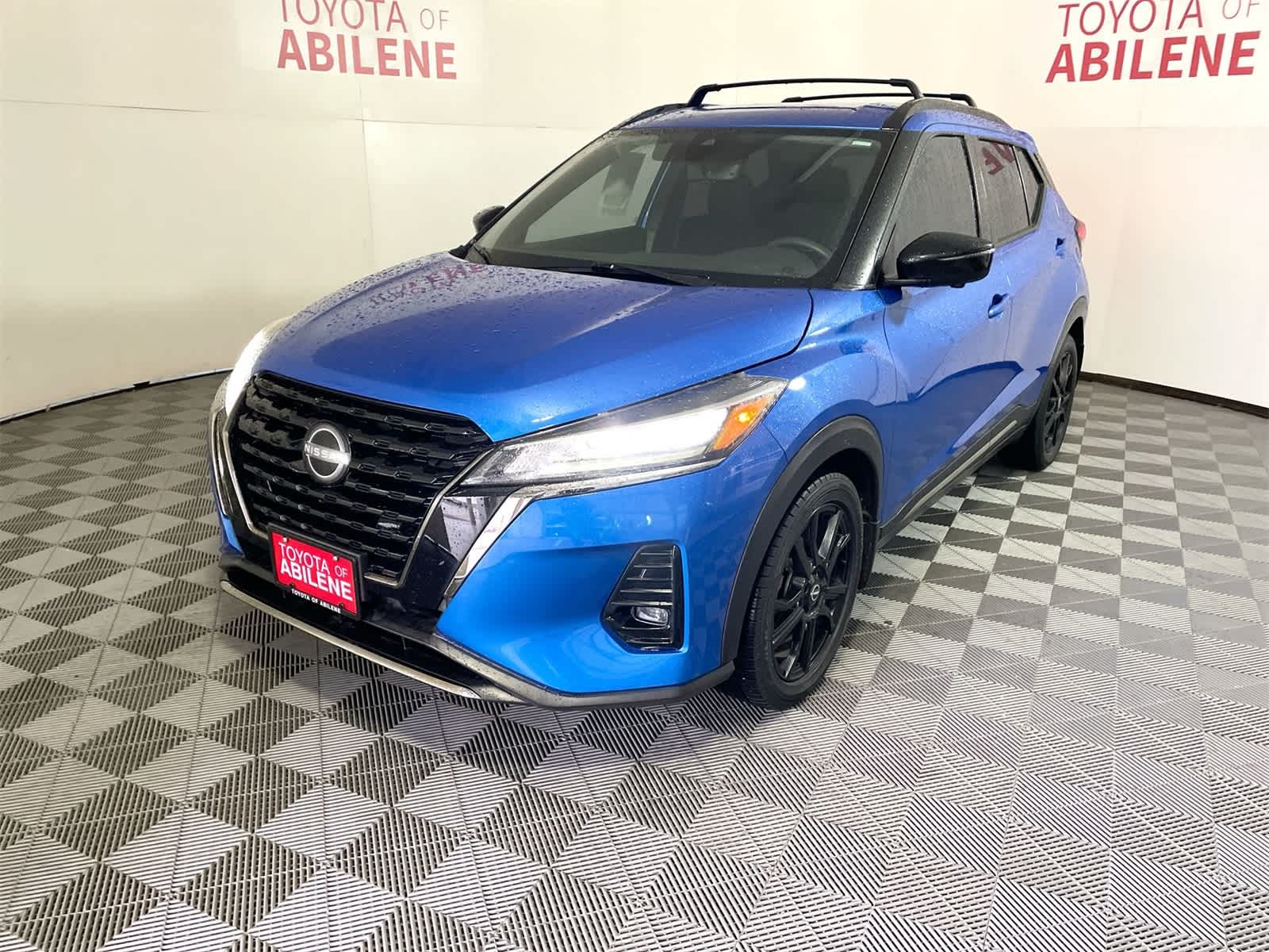 2022 Nissan Kicks SR