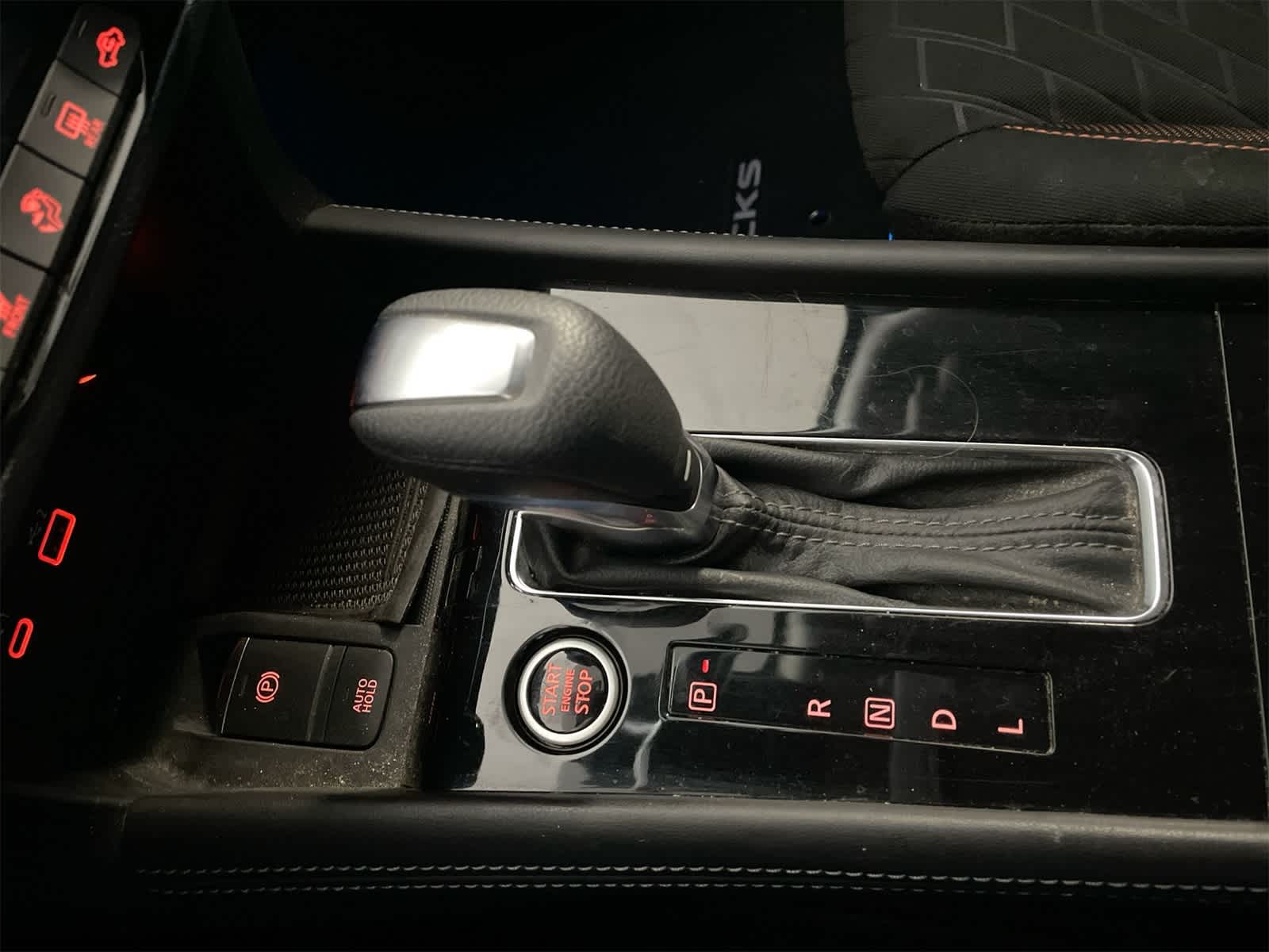 2022 Nissan Kicks SR