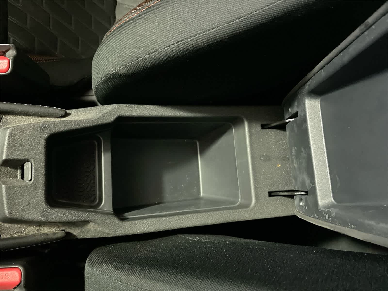 2022 Nissan Kicks SR