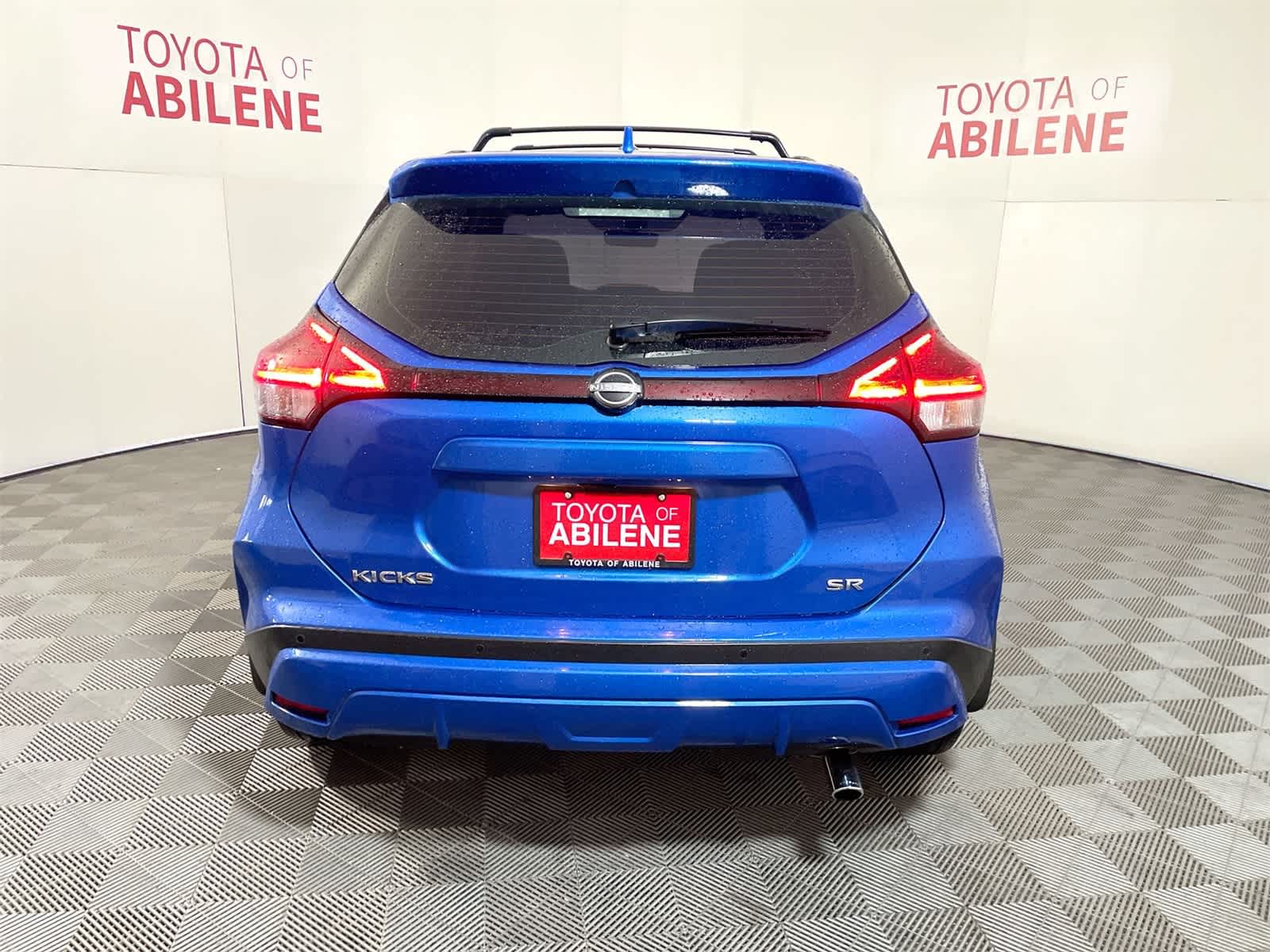 2022 Nissan Kicks SR