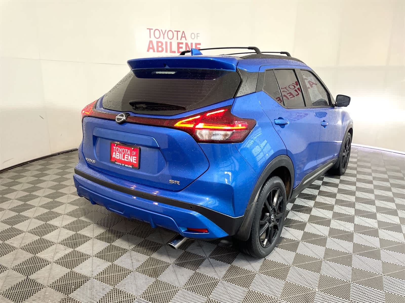 2022 Nissan Kicks SR