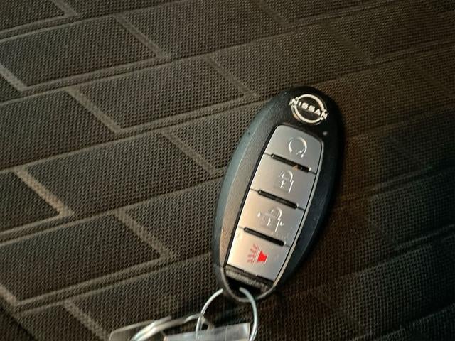 2022 Nissan Kicks SR