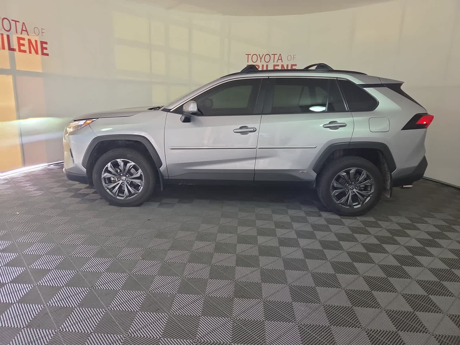 2022 Toyota RAV4 Hybrid XLE Premium