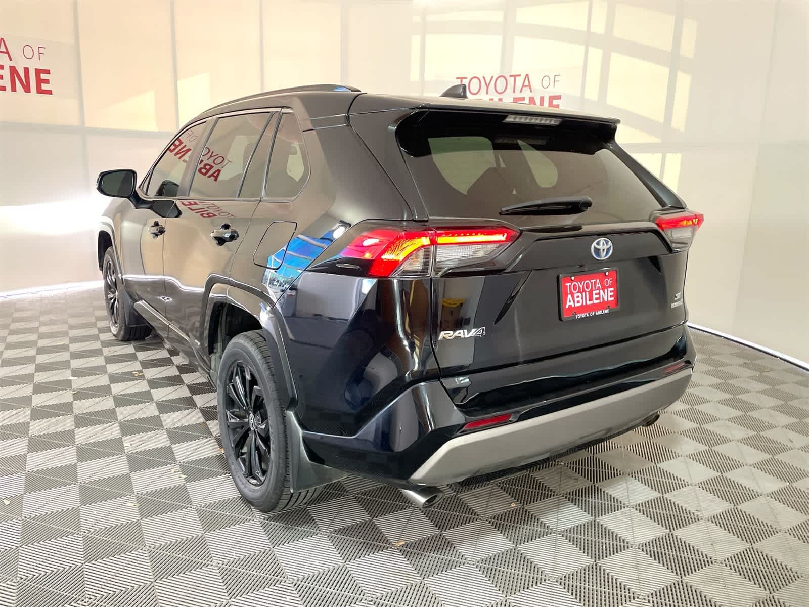 2022 Toyota RAV4 Hybrid SE