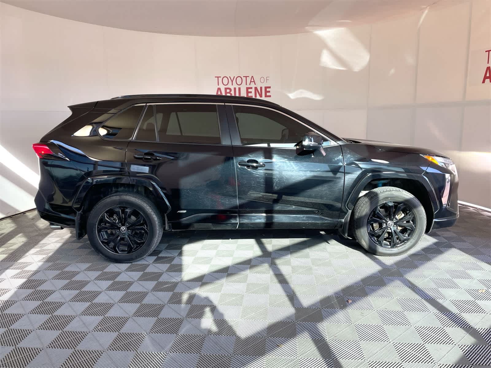 2022 Toyota RAV4 Hybrid SE