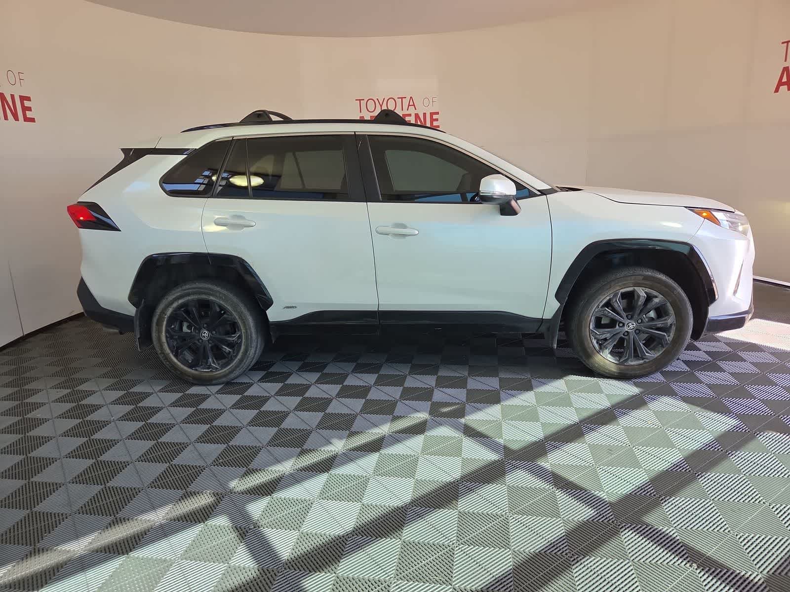 2023 Toyota RAV4 Hybrid SE