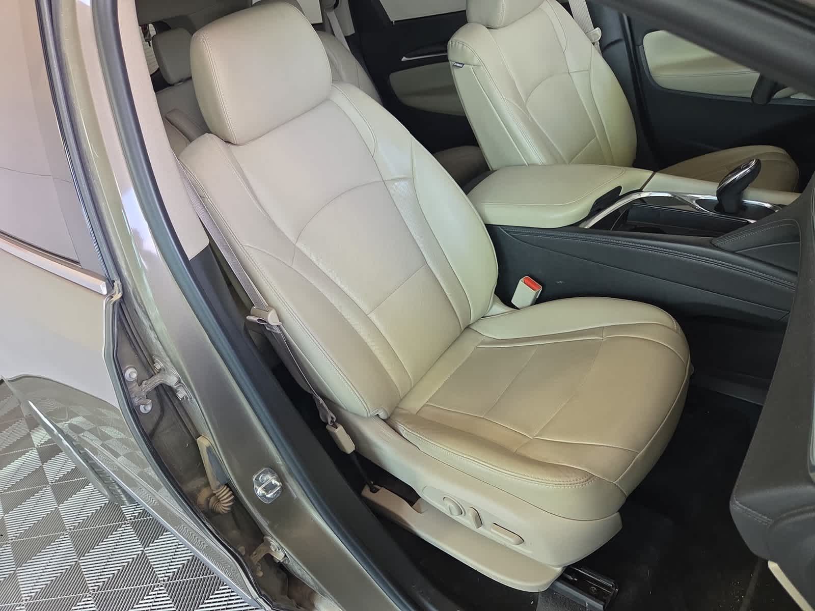 2020 Buick Enclave Essence