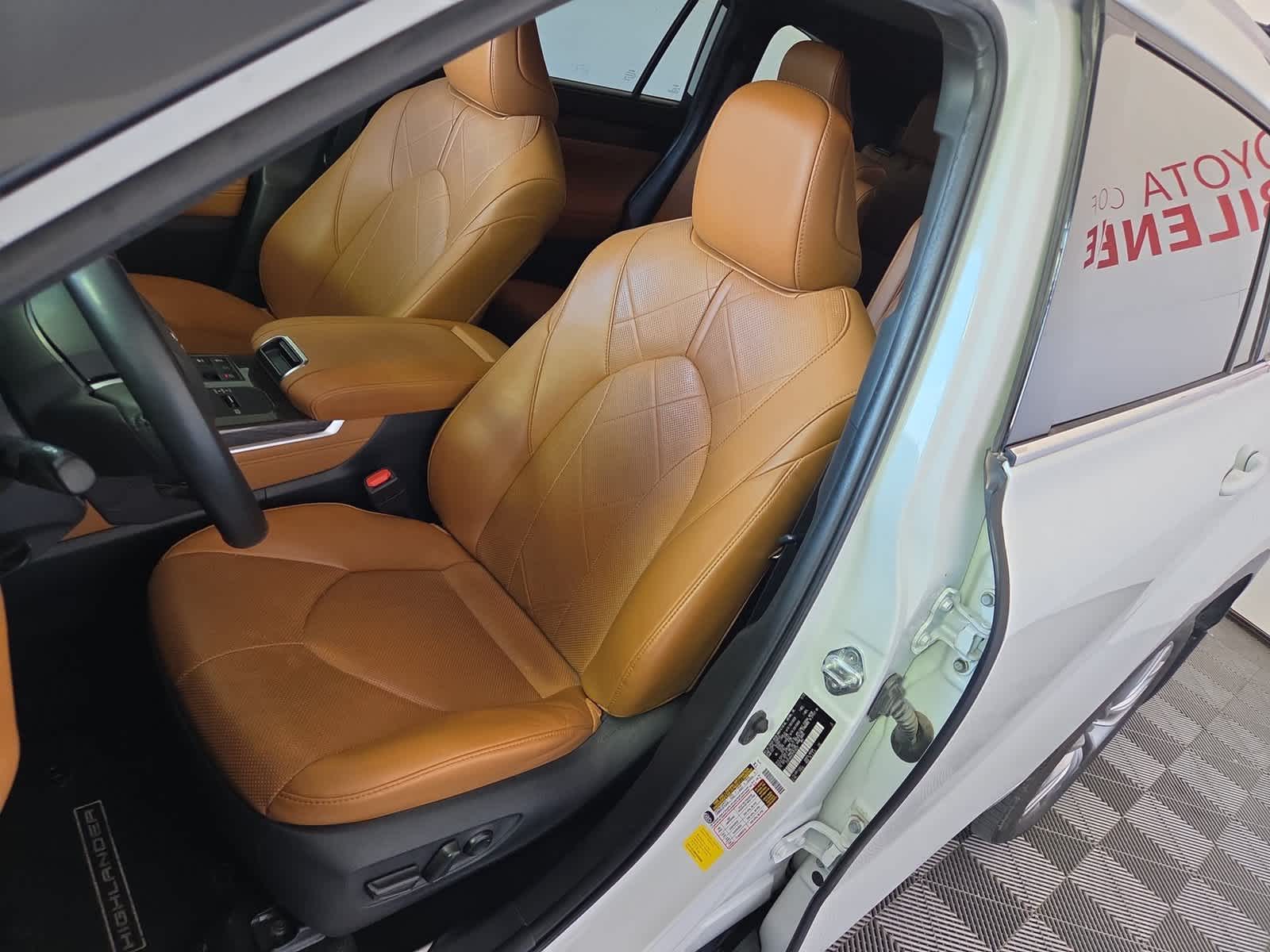 2023 Toyota Highlander Hybrid Platinum
