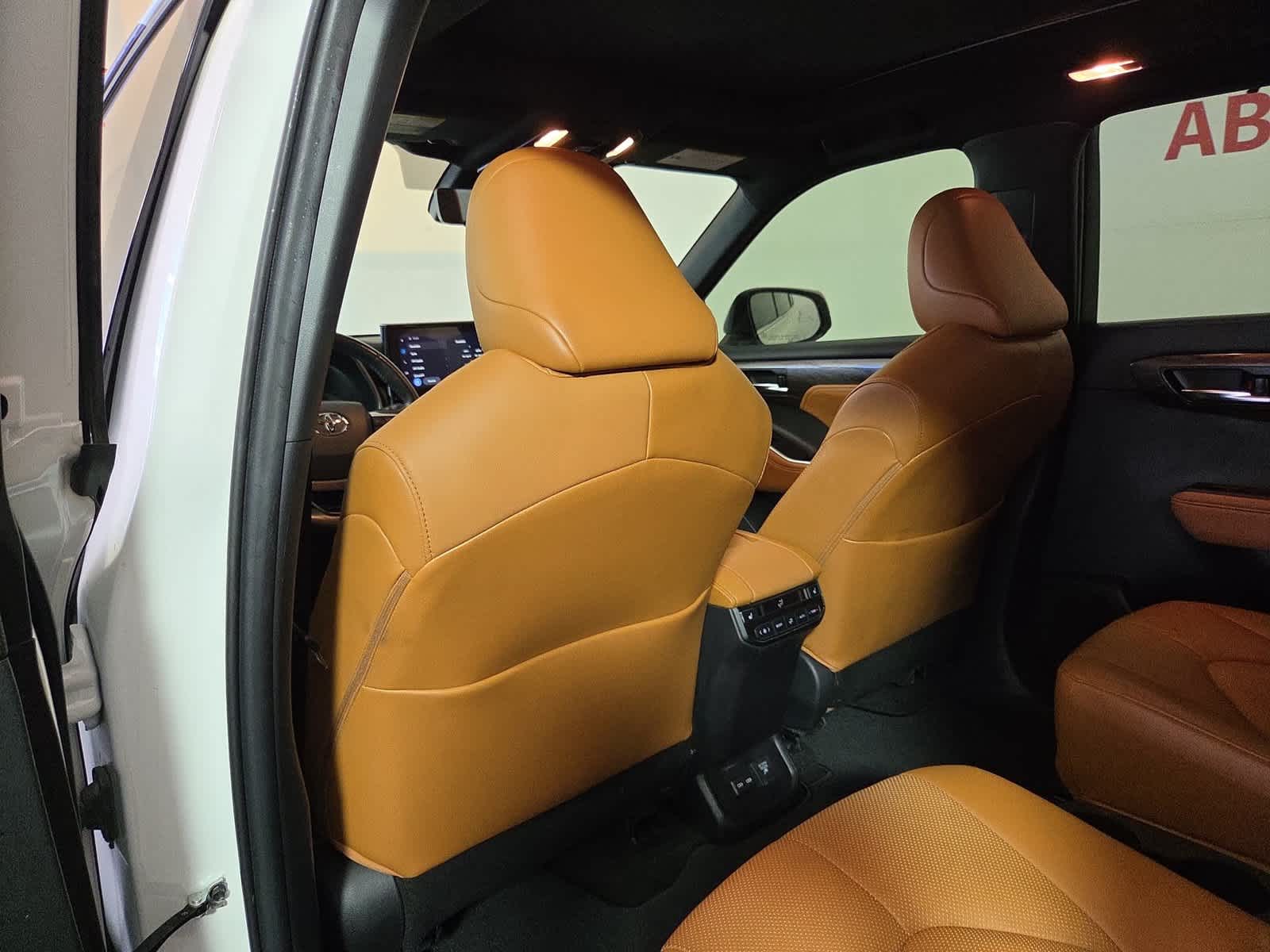 2023 Toyota Highlander Hybrid Platinum