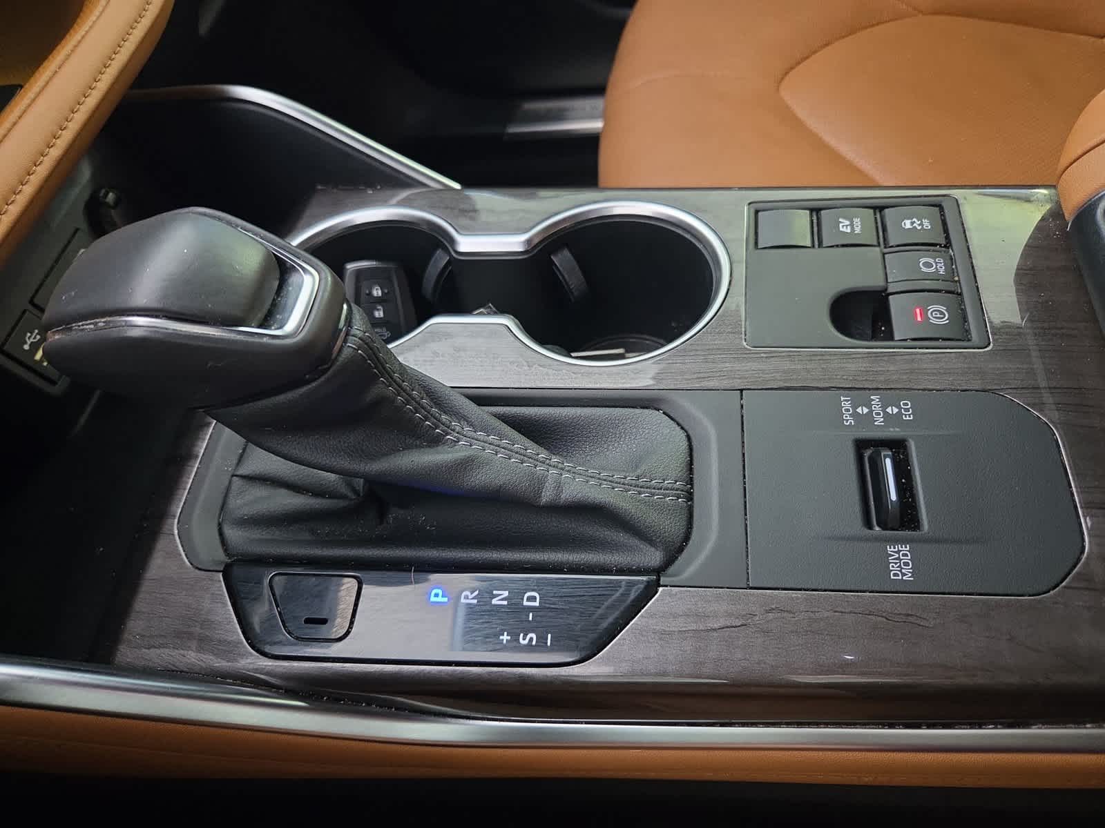 2023 Toyota Highlander Hybrid Platinum