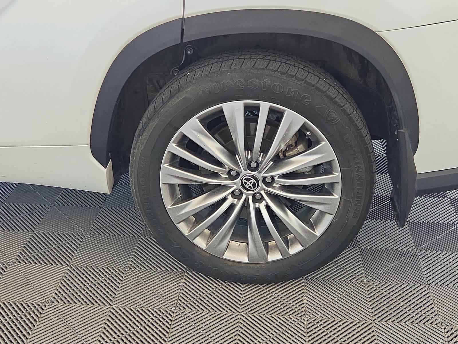 2023 Toyota Highlander Hybrid Platinum