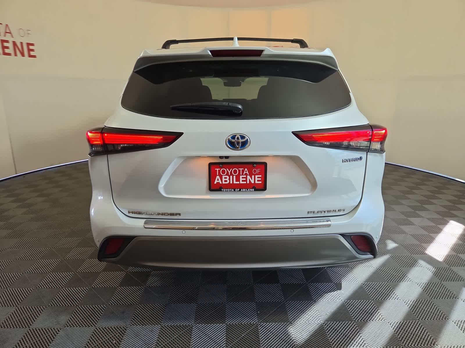 2023 Toyota Highlander Hybrid Platinum