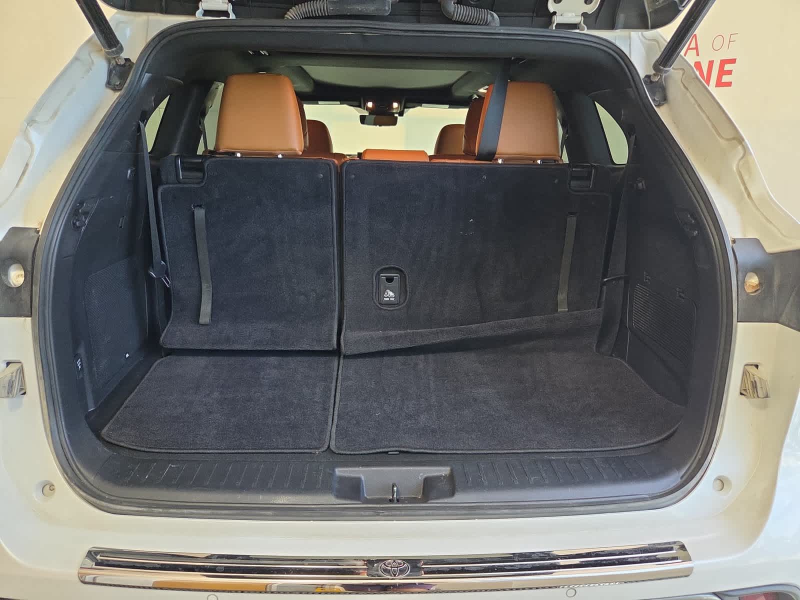2023 Toyota Highlander Hybrid Platinum