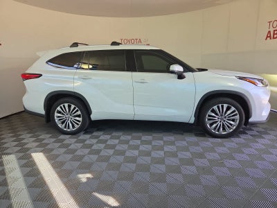 2023 Toyota Highlander Hybrid Platinum