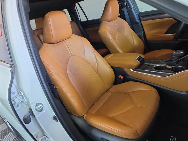 2023 Toyota Highlander Hybrid Platinum
