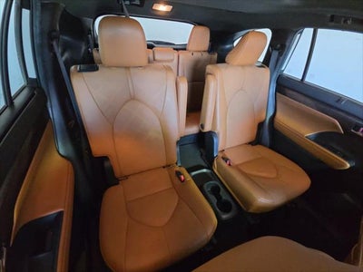 2023 Toyota Highlander Hybrid Platinum