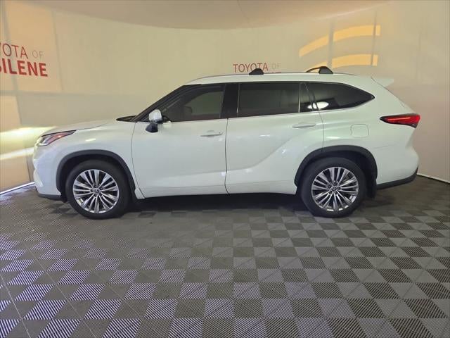 2023 Toyota Highlander Hybrid Platinum