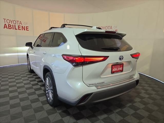 2023 Toyota Highlander Hybrid Platinum
