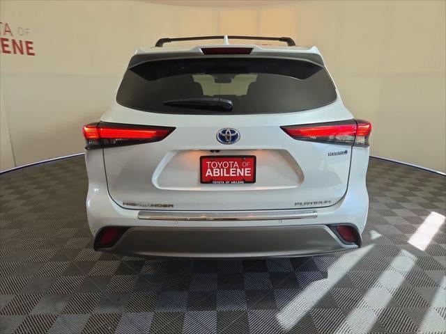 2023 Toyota Highlander Hybrid Platinum