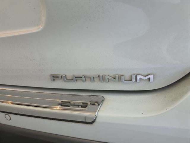2023 Toyota Highlander Hybrid Platinum