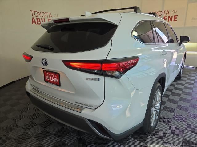 2023 Toyota Highlander Hybrid Platinum