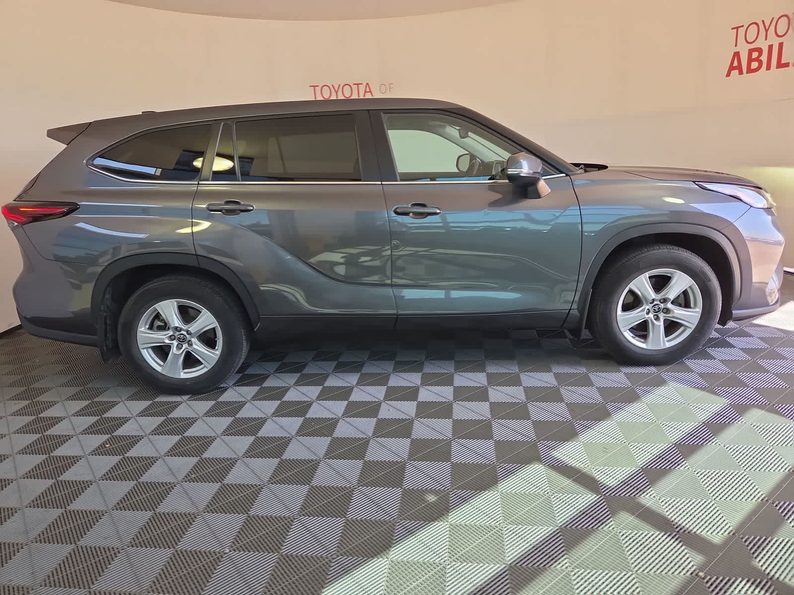2024 Toyota Highlander LE