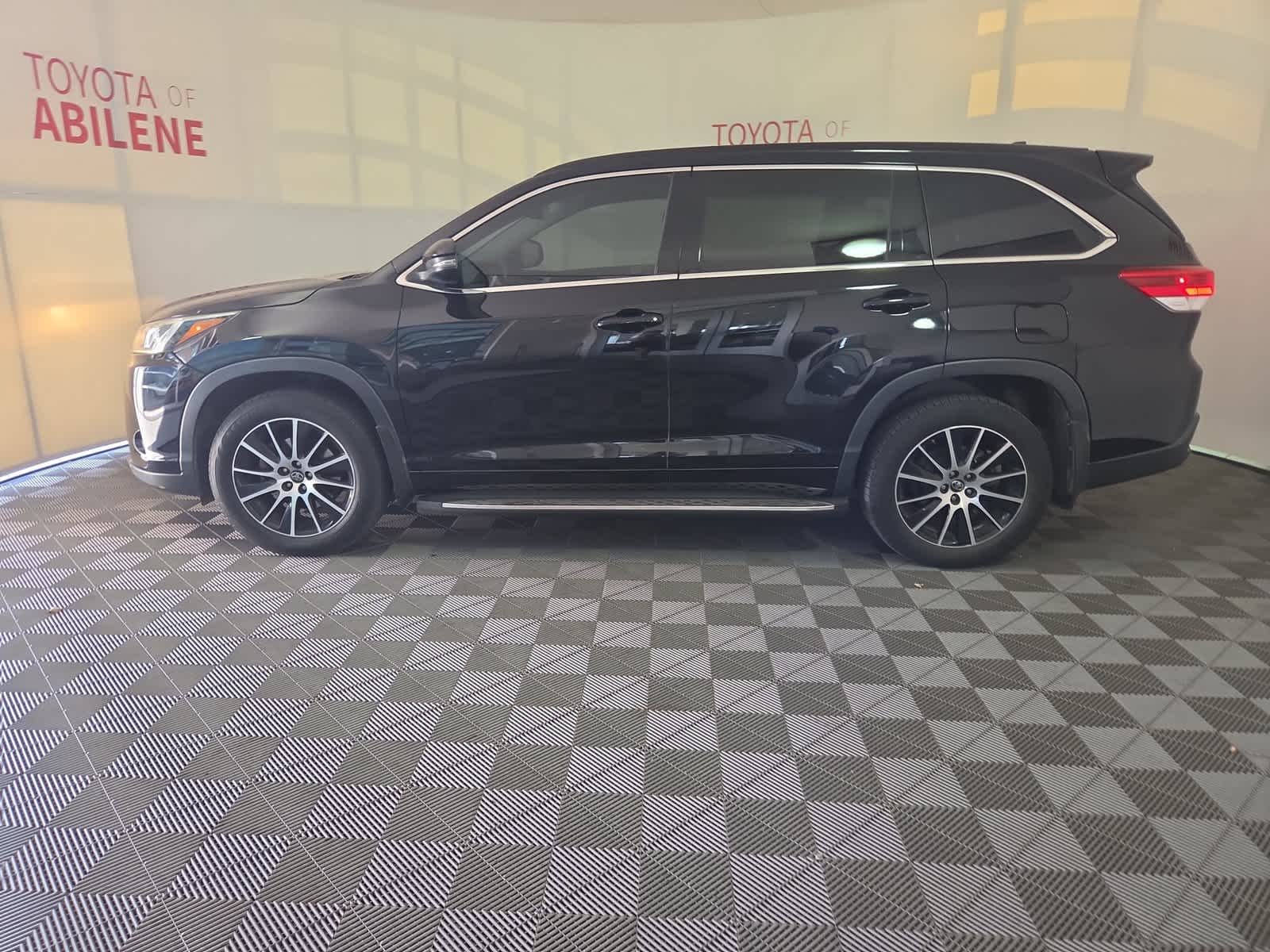 2017 Toyota Highlander SE