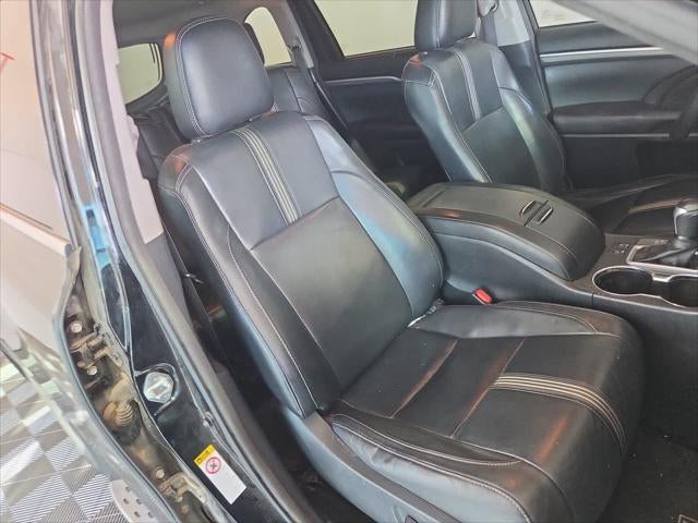 2017 Toyota Highlander SE