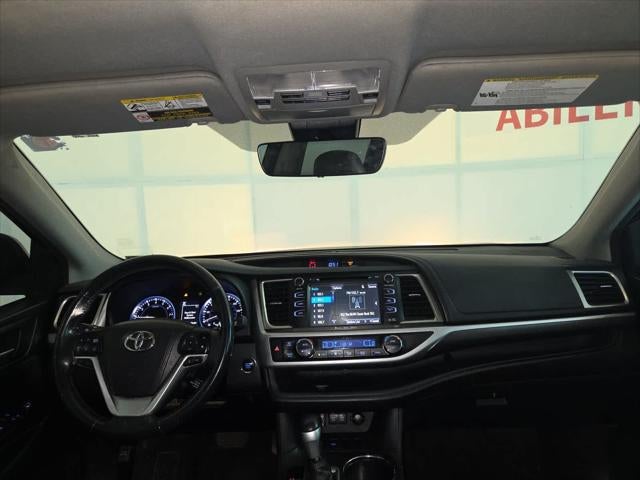 2017 Toyota Highlander SE