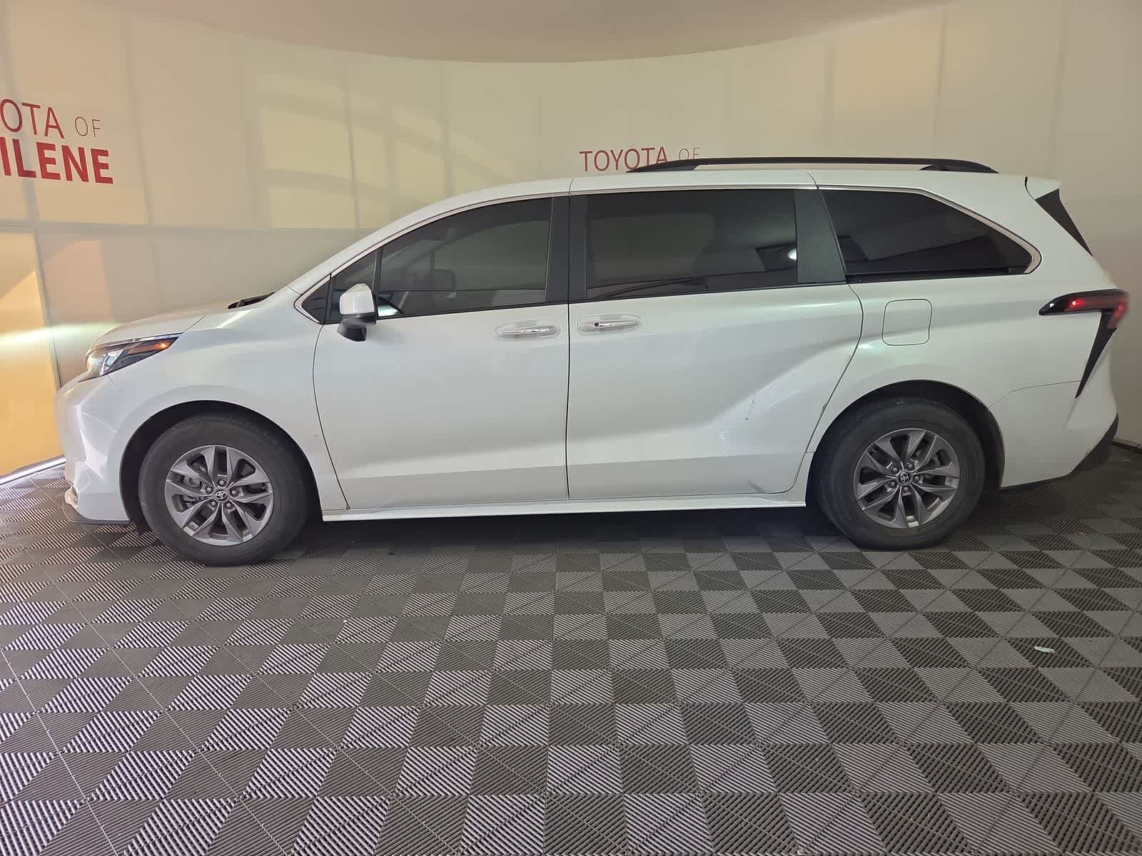 2024 Toyota Sienna XLE