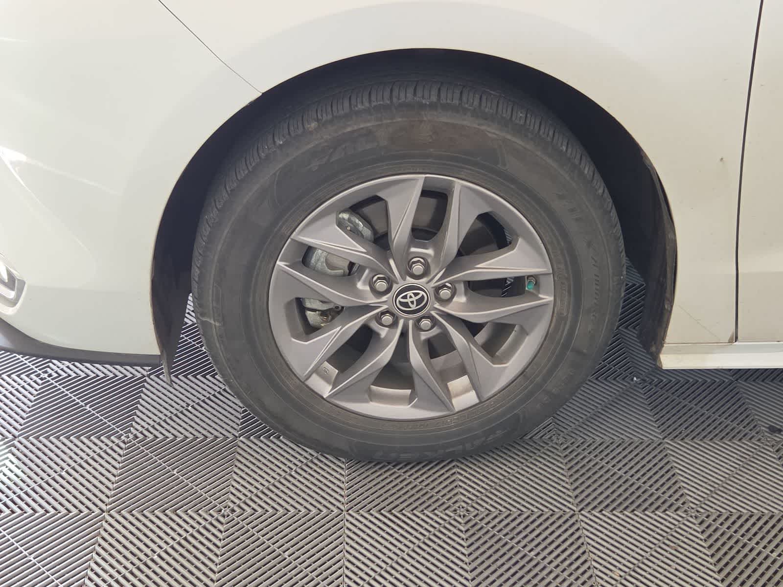 2024 Toyota Sienna XLE