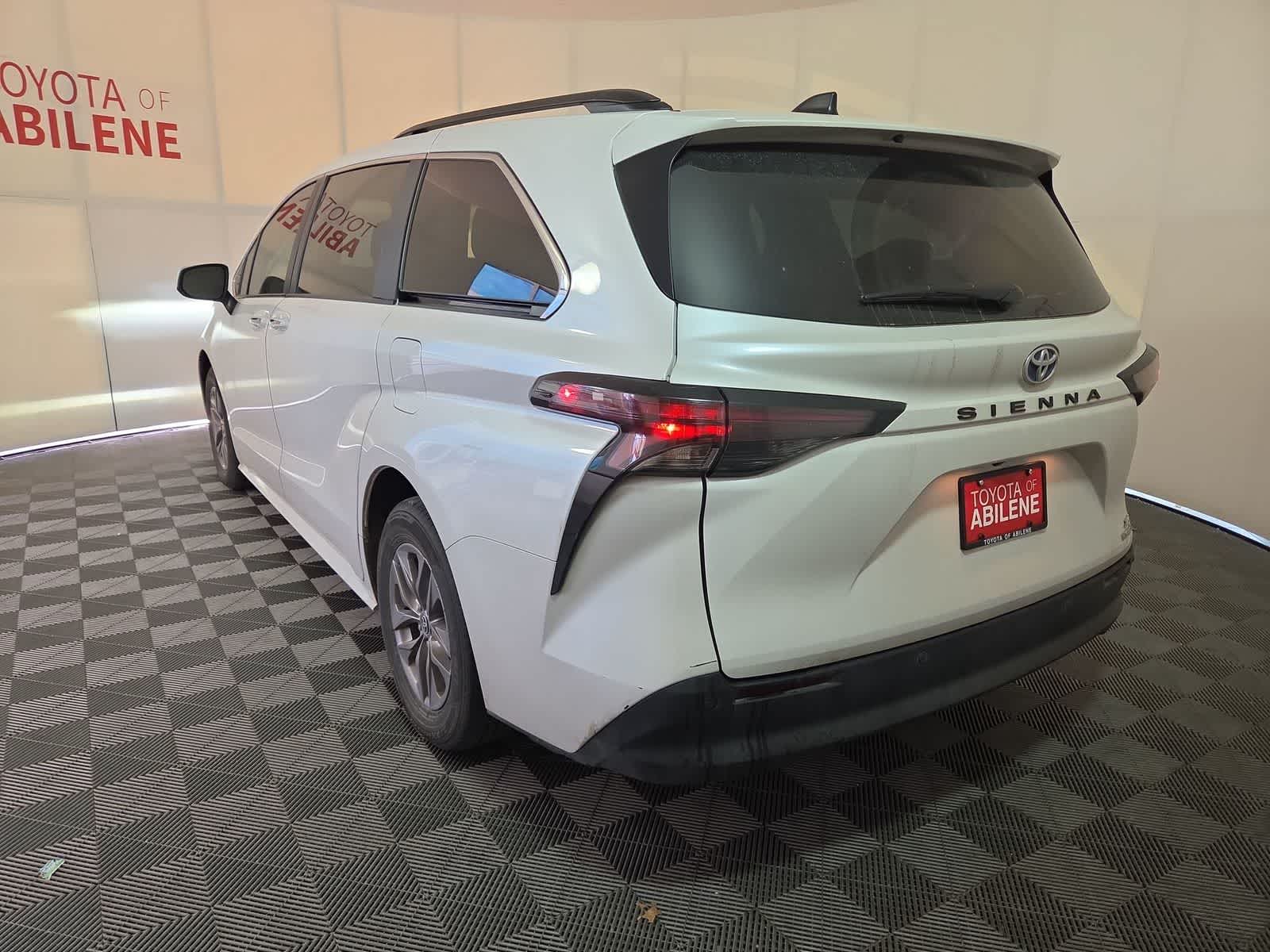 2024 Toyota Sienna XLE