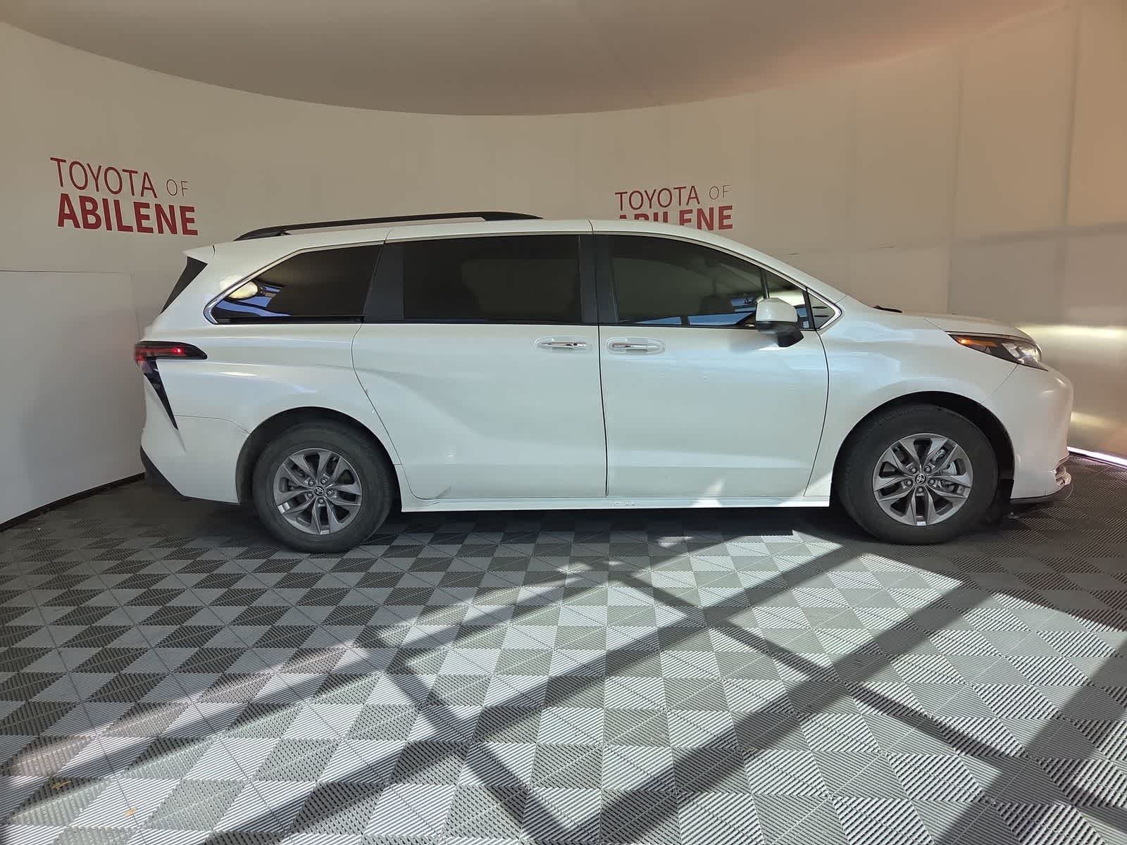 2024 Toyota Sienna XLE