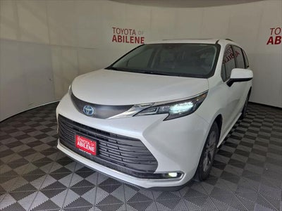 2024 Toyota Sienna XLE