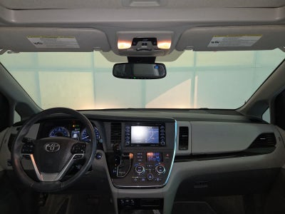 2018 Toyota Sienna XLE