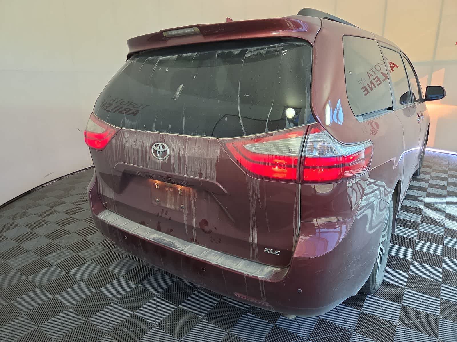 2018 Toyota Sienna XLE