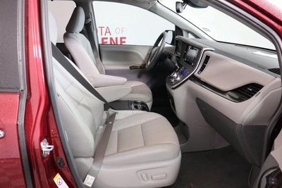 2018 Toyota Sienna XLE