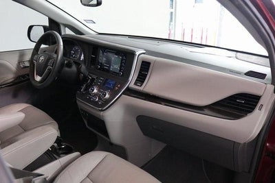 2018 Toyota Sienna XLE