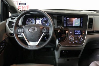 2018 Toyota Sienna XLE