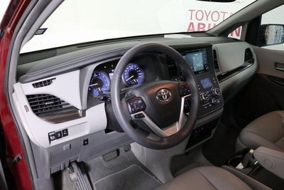 2018 Toyota Sienna XLE