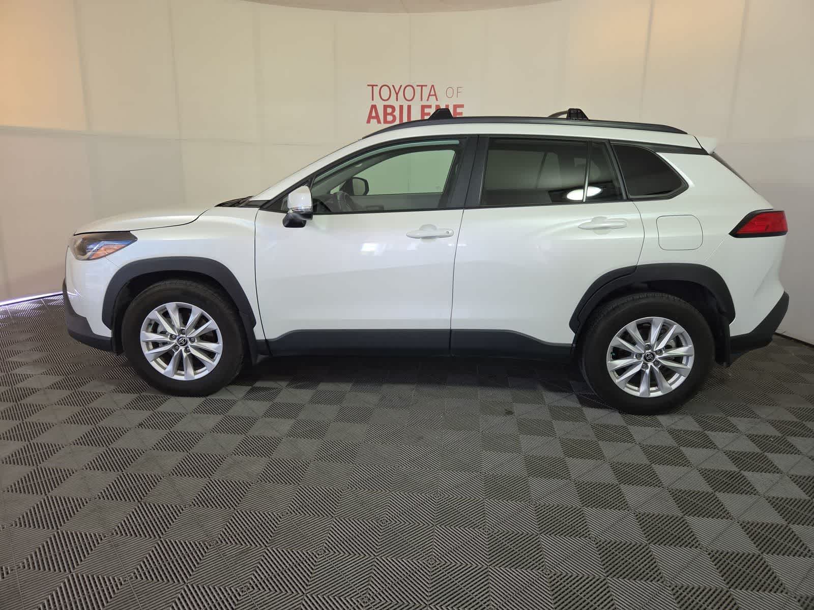 2024 Toyota Corolla Cross LE