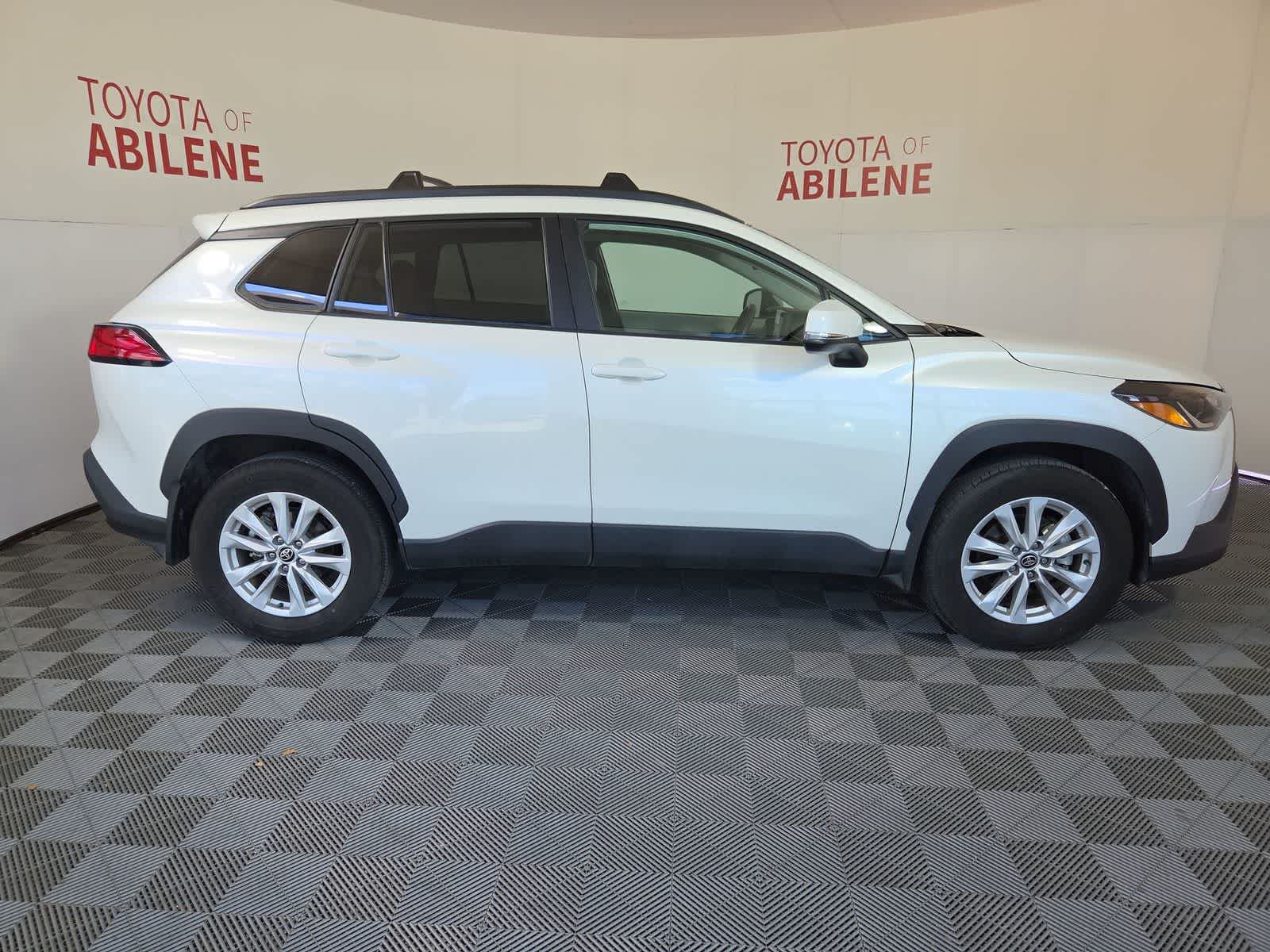 2024 Toyota Corolla Cross LE